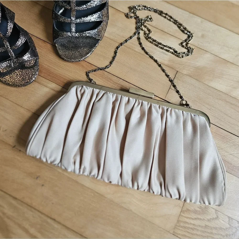 Vintage Carlo Fillini Elegant Cream Pleated Clutch